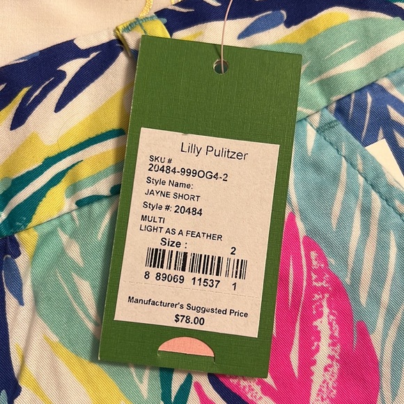 Lilly Pulitzer Size 2 Jayne Short in Light As A Feather - Picture 2 of 2